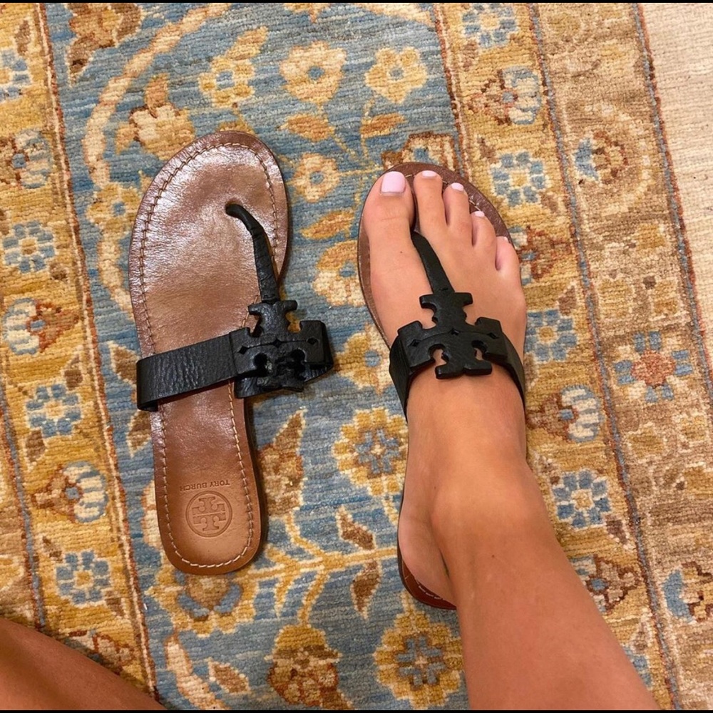cute black tory burch sandals!!